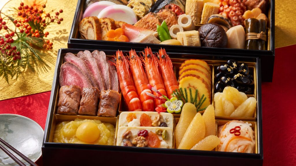 栗きんとんや海老、黒豆などが入ったちこり村のおせち料理